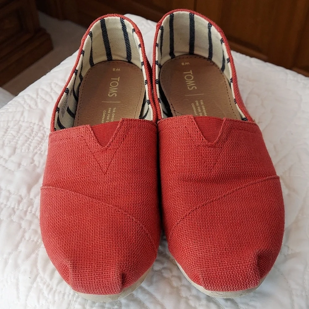Toms Women's Canvas Slip-On Flats in Red, Size 8Wide